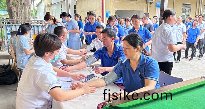 貝(bei)洛(luo)新材(cai)組(zu)織(zhi)員工(gong)體(ti)檢(jian)，爲(wei)健康護航(hang)