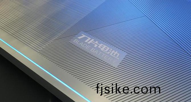 特(te)斯(si)拉(la)Model Y首次(ci)搭載(zai)比亞迪刀(dao)片(pian)電(dian)池