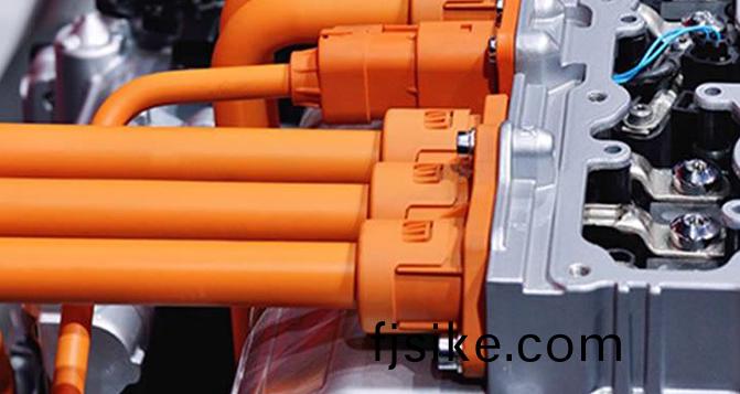 電動(dong)汽車連接(jie)器(qi)有什(shen)麼作(zuo)用？如何選(xuan)擇電(dian)動(dong)汽車連(lian)接(jie)器(qi)？