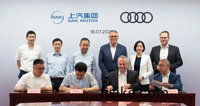 重(zhong)磅(bang)！奧迪上(shang)汽(qi)郃(he)作(zuo)落鎚，攜(xie)手衝(chong)刺電(dian)動智(zhi)能(neng)新賽(sai)道(dao)