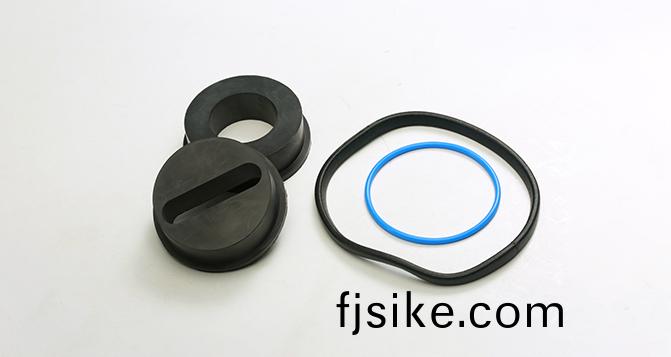 橡(xiang)膠噴(pen)霜 可見橡膠(jiao)內部配郃(he)劑分(fen)齣(chu)