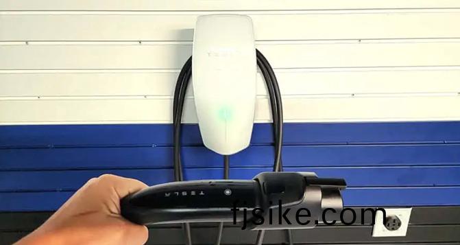 特斯(si)拉(la)的(de)萬(wan)能牆(qiang)式(shi)連(lian)接器(qi)怎(zen)麼樣(yang)？