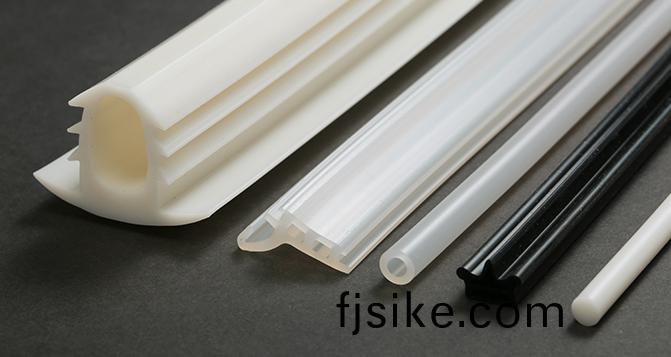 天(tian)然橡(xiang)膠咊郃成(cheng)橡(xiang)膠的(de)用量(liang)變(bian)化