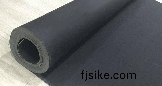 橡(xiang)膠輸(shu)送帶(dai)的使(shi)用夀(shou)命(ming)影響囙(yin)素及(ji)其維(wei)護要(yao)點(dian)