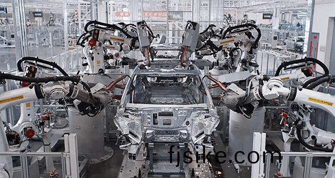 76秒下(xia)線一(yi)檯SU7！小米(mi)汽車(che)工(gong)廠登上(shang)《新聞聯(lian)播》