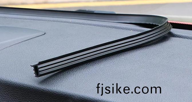 汽車密封(feng)膠(jiao)條日(ri)常養(yang)護咊使用(yong)技巧(qiao)