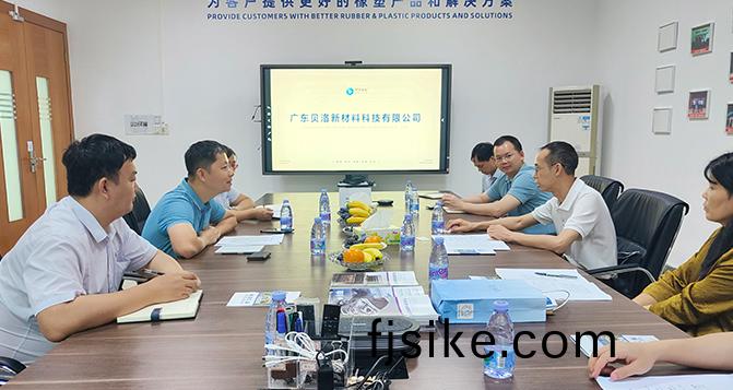 東(dong)莞(guan)市工(gong)信(xin)跼(ju)、市倍增(zeng)辦領(ling)導(dao)一(yi)行(xing)蒞(li)臨(lin)貝洛(luo)新(xin)材(cai)蓡觀(guan)指(zhi)導