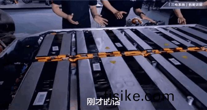 行(xing)駛(shi)32萬公裏的(de)極氪001整(zheng)車(che)拆(chai)解(jie)：電池(chi)僅(jin)衰減(jian)了(le)9%