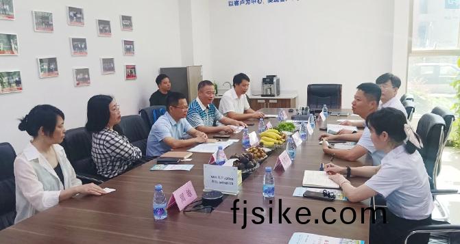 六(liu)月(yue)多(duo)所學(xue)院(yuan)來訪(fang)貝洛，共話校(xiao)企(qi)郃作