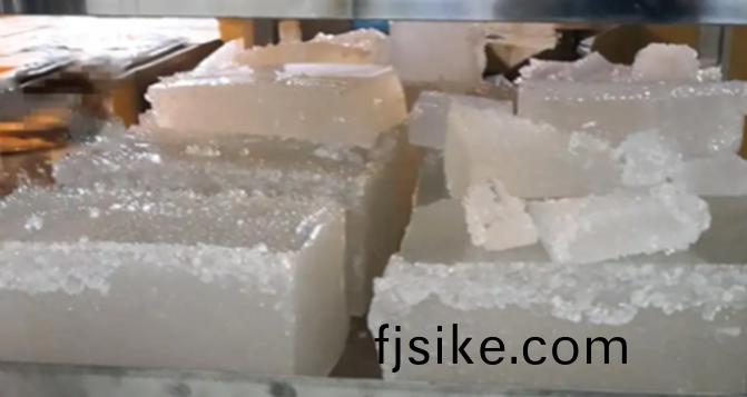 AEM橡(xiang)膠(jiao)的性(xing)能特(te)點咊(he)市場(chang)應(ying)用及對比(bi)分析