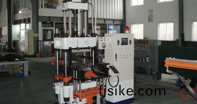 橡(xiang)膠(jiao)註(zhu)壓(ya)硫化(hua)