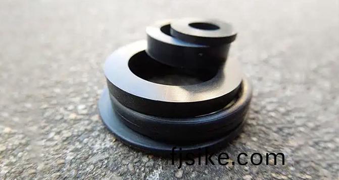 缺膠（缺料）的異常錶現(xian)以及(ji)對橡(xiang)膠製品(pin)的影(ying)響