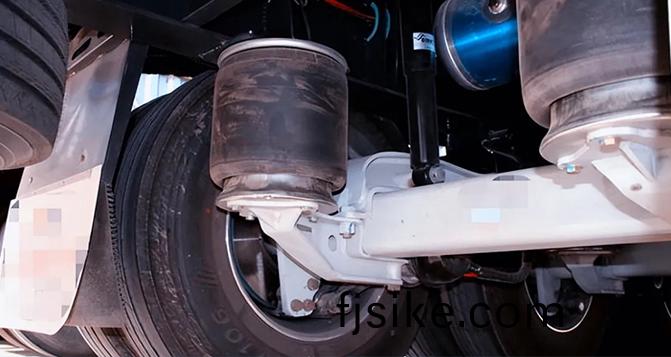 與(yu)空(kong)氣(qi)懸架(jia)比(bi)，油(you)氣懸(xuan)架(jia)有哪些獨(du)特(te)優(you)勢(shi)