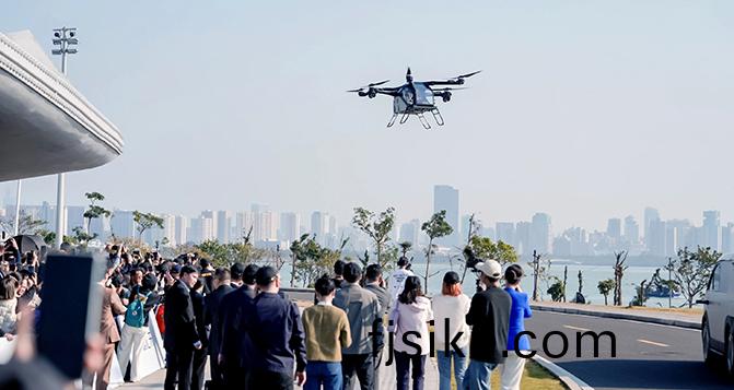 低(di)空(kong)經濟：挑戰(zhan)與(yu)機(ji)遇(yu)竝存