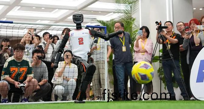 機器(qi)人“創”齣中國(guo)新奇(qi)蹟